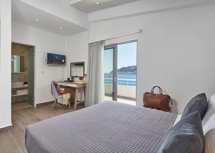 Alkinoi And 莫奈姆瓦夏