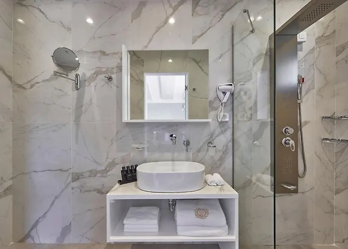 ホテル Alkinoi And モネンバシア