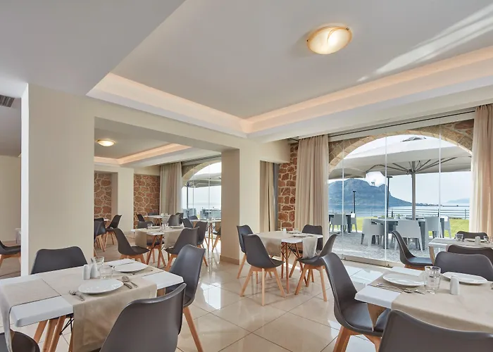 ホテル Alkinoi And モネンバシア