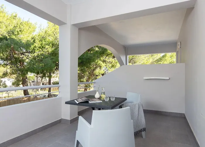 Alkinoi And 4* Monemvasía